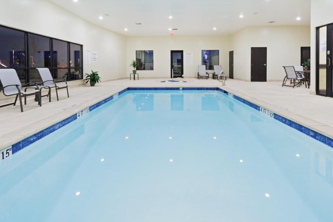 Holiday Inn Express & Suites Brownfield Luaran gambar